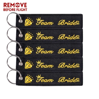 

5 PCS/LOT Remove Before Flight Keychain Fashion Team Bride Keychain Wedding Party Key Fobs Black Gold Key Chains Chaveiro Gift