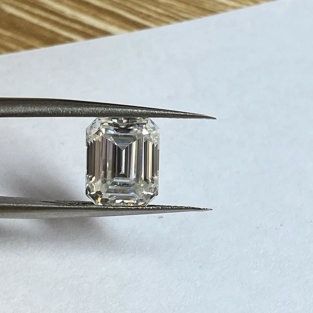 9*11mm Emerald Cut 4.36 carat With 2piece 2*4*5mm Trapezoid White Moissanite Stone Moissanite Diamond for Wedding Ring
