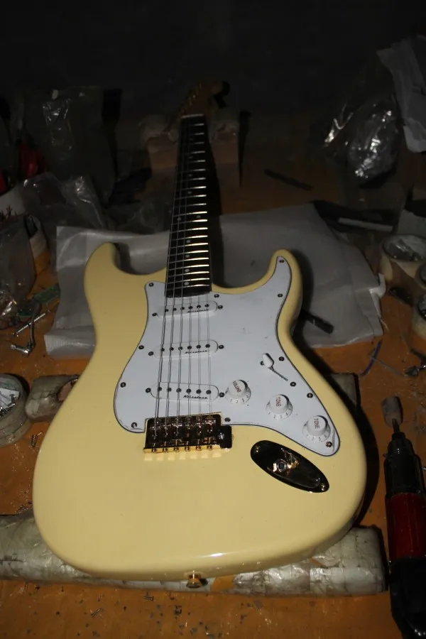 

Factory custom shop Newest Custom ST cream yellow rosewood fretboard electric guitar Gold hardware Free shipping hai 4