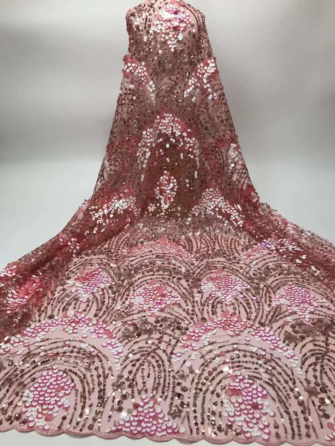 

Latest Sequined fabric Dress design Sequin African lace fabric French mesh yan lace for evening dress weddings party dress