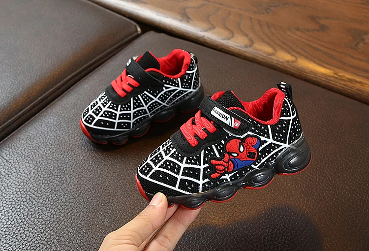 Детская обувь для мальчиков «Человек-паук»; детская обувь с подсветкой; светильник; обувь для малышей; Светящиеся кроссовки; кроссовки с рисунком «Человек-паук»
