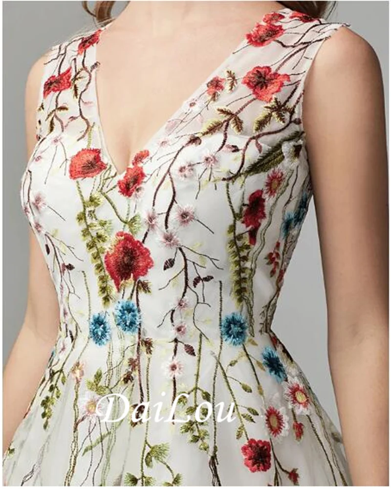 A-Line White Floral Quinceanera Formal Evening Dress V Neck Sleeveless Floor Length Lace Tulle with Embroidery Appliques 2021 A-Line White Floral Quinceanera Formal Evening Dress V Neck Sleeveless Floor Length Lace Tulle with Embroidery Appliques 2021