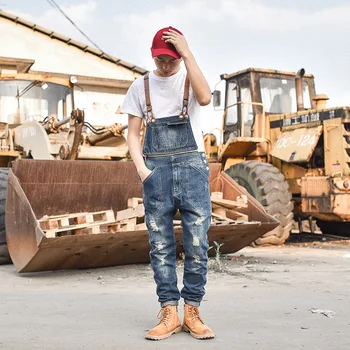 

New denim jumpsuit shorts shorts overalls light blue hole jumpsuit men