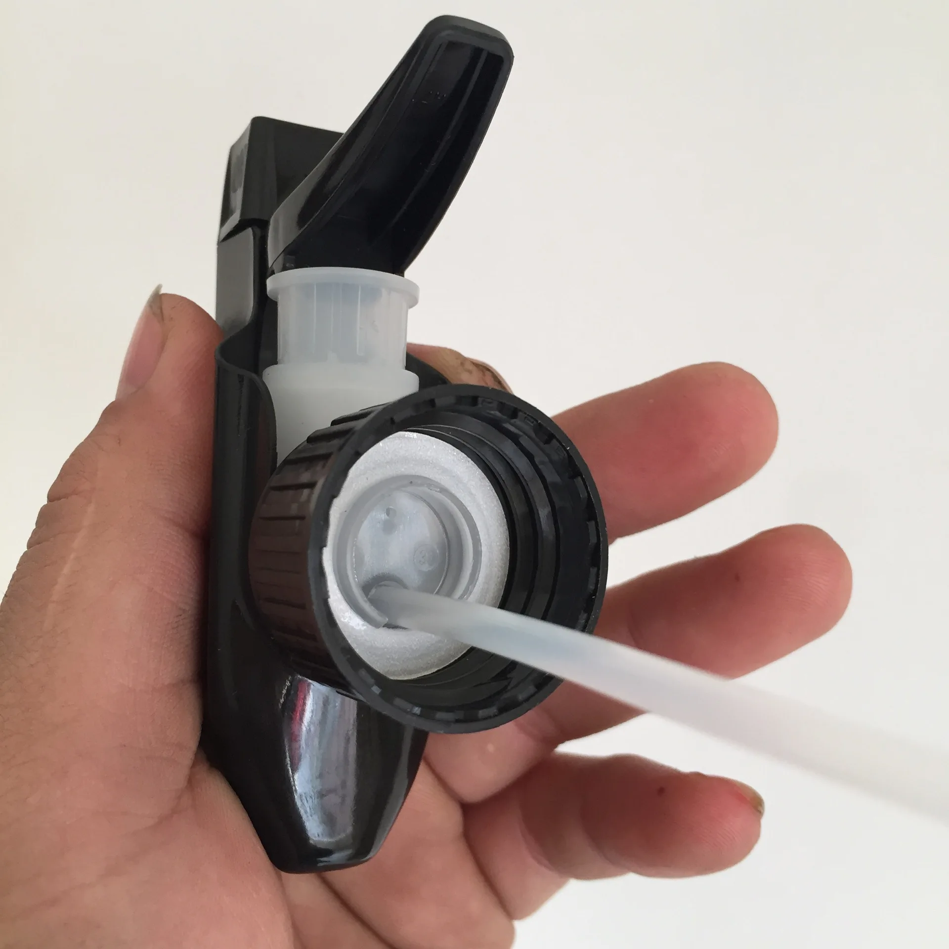 500ml-Empty-Spray-Bottle-Black-Plastic-Round-Shoulder-Design-Water-Sprayer-Refillable-Bottle-With-Mist-Sprayer.jpg