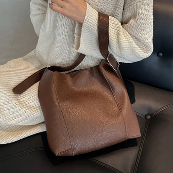 

Korean Fashion Bag Women's New 2020 Large Capacity Portable Single Shoulder Crossbody Bags Simple Travel Package C257