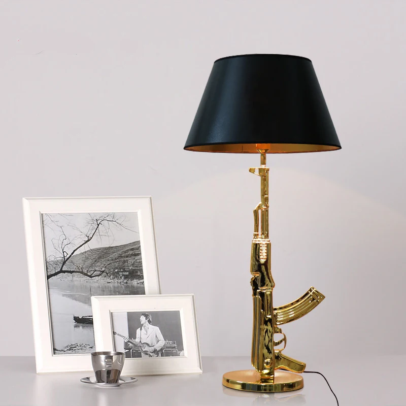 Итальянская лампа с пистолетом, креативные настольные лампы для спальни, дома, арт-деко, рядом с лампой, для учебы, украшение AK47, пистолет, настольная лампа E27, светильники