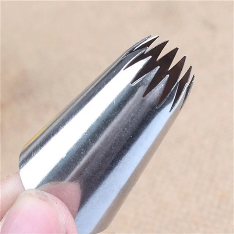 Description Picture 4 of item1PC Large Stainless Steel Nozzle Cake Decorating Tips Writing Tube Icing Nozzle Baking & Pastry Tools Cupcake Baking Tools 6B#