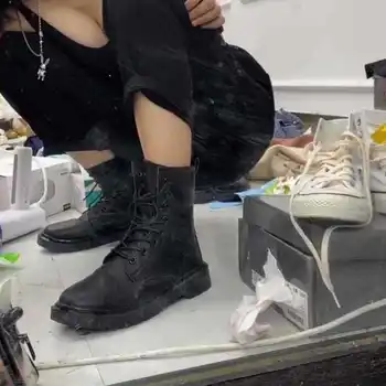 

L13 eight hole Martin boots