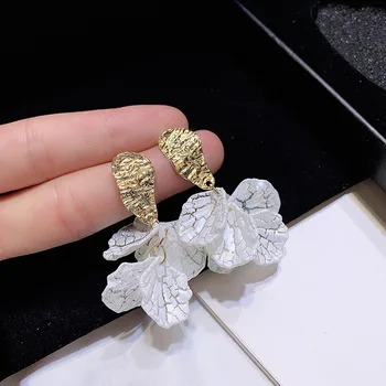 

Creative new holiday style exaggerated white flowers earrings petal earrings femininity Korean earrings