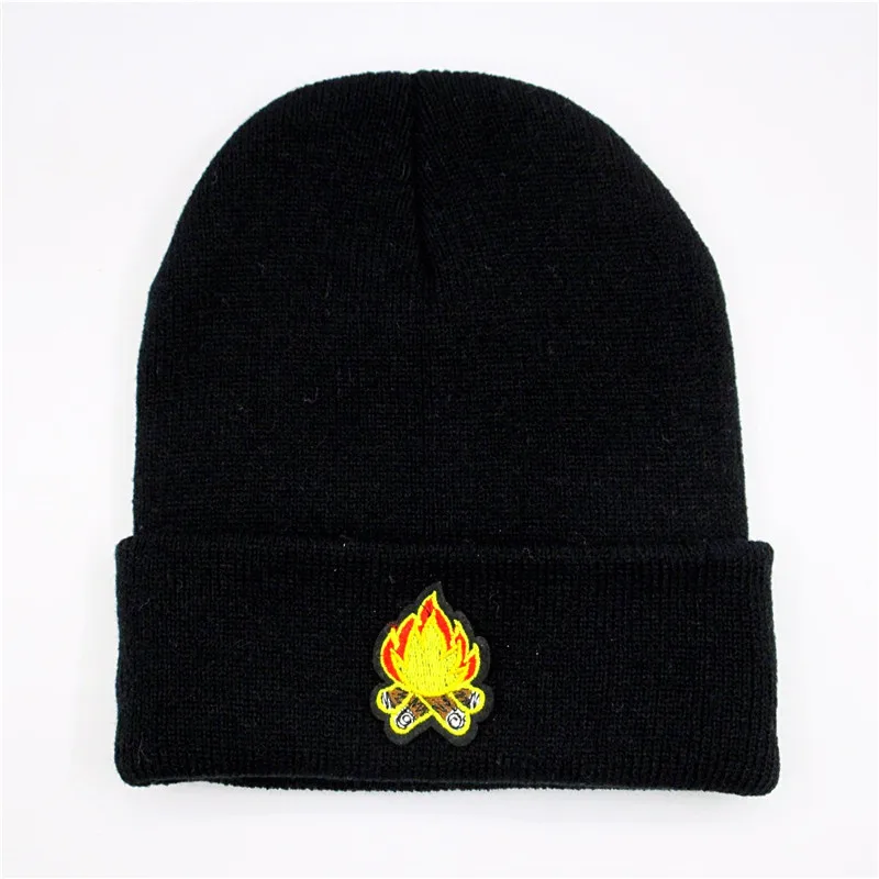 

Плотная вязаная шапка из хлопка с вышивкой в виде огня, зимняя теплая шапка, шапочки, шапка, облегающая шапка для мужчин и женщин 29