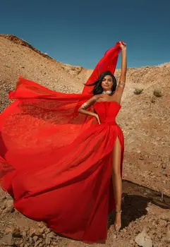 

2020 New Arrival Bright Red High Slit Floor Length Strapless Chiffon Dresses Prom Gowns Tiered Long Women Dresses Party Dress