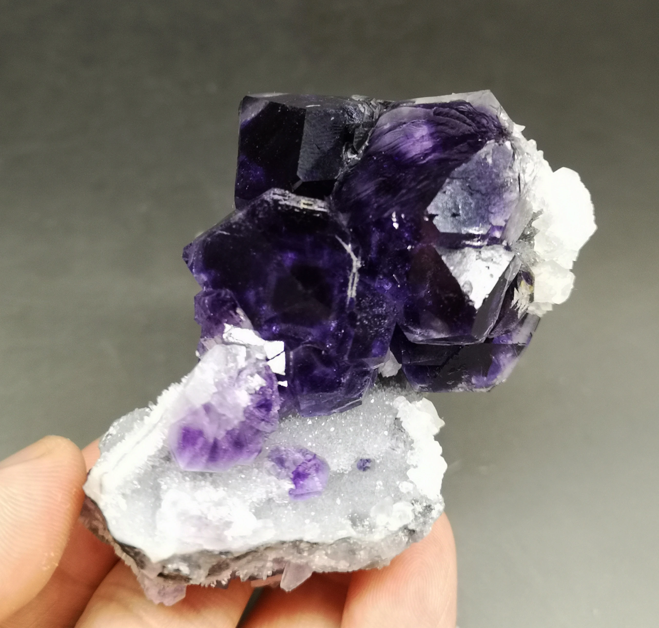 

New varieties! 176g Natural Polyhedral purple fluorite cluster mineral crystal specimens Stones and crystals Healing crystal
