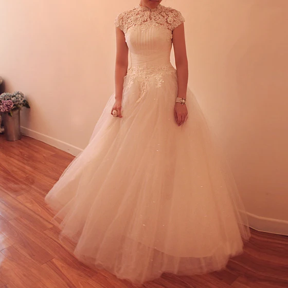 Gratis verzending sexy backless romantische 2016 casamento bloem kralen vestido de noiva renda lace Bruidsjurk vintage trouwjurk Gratis verzending sexy backless romantische 2016 casamento bloem kralen vestido de noiva renda lace Bruidsjurk vintage trouwjurk
