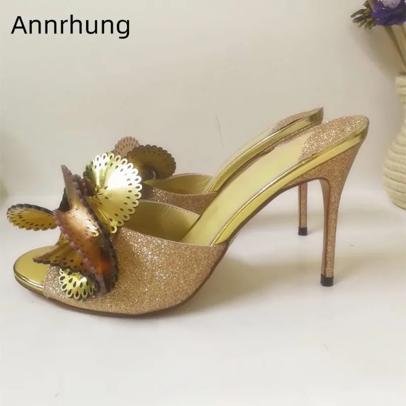 Золотистые блестящие туфли на высоком каблуке ручной работы с цветком; пикантные Босоножки с открытым носком на тонком каблуке; плиссированные вечерние туфли с цветочным принтом и рюшами; сандалии