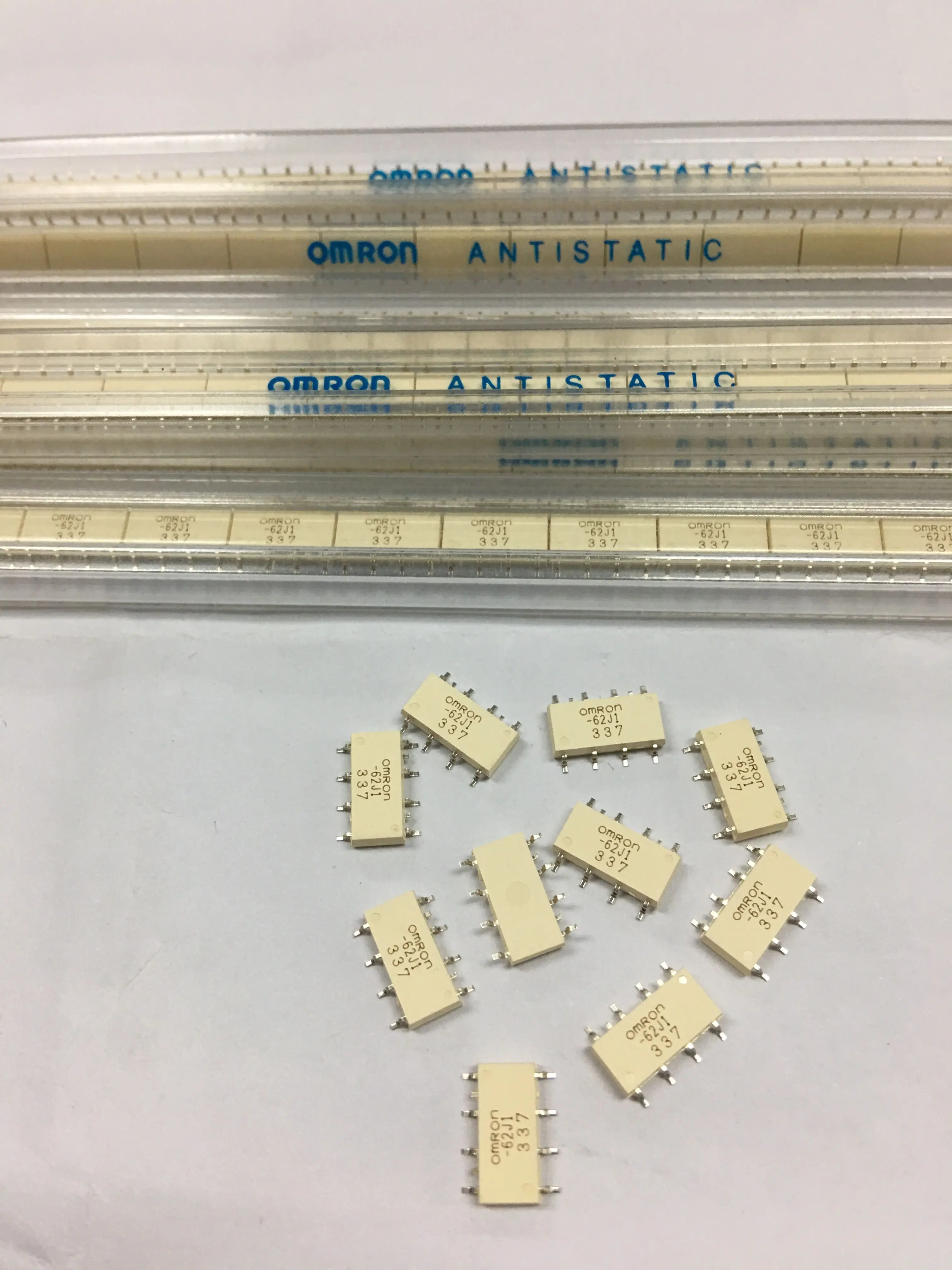 G3VM-62J1 белый цвет omron Реле G3VM62J1 стоимость при заказе более 3000 шт