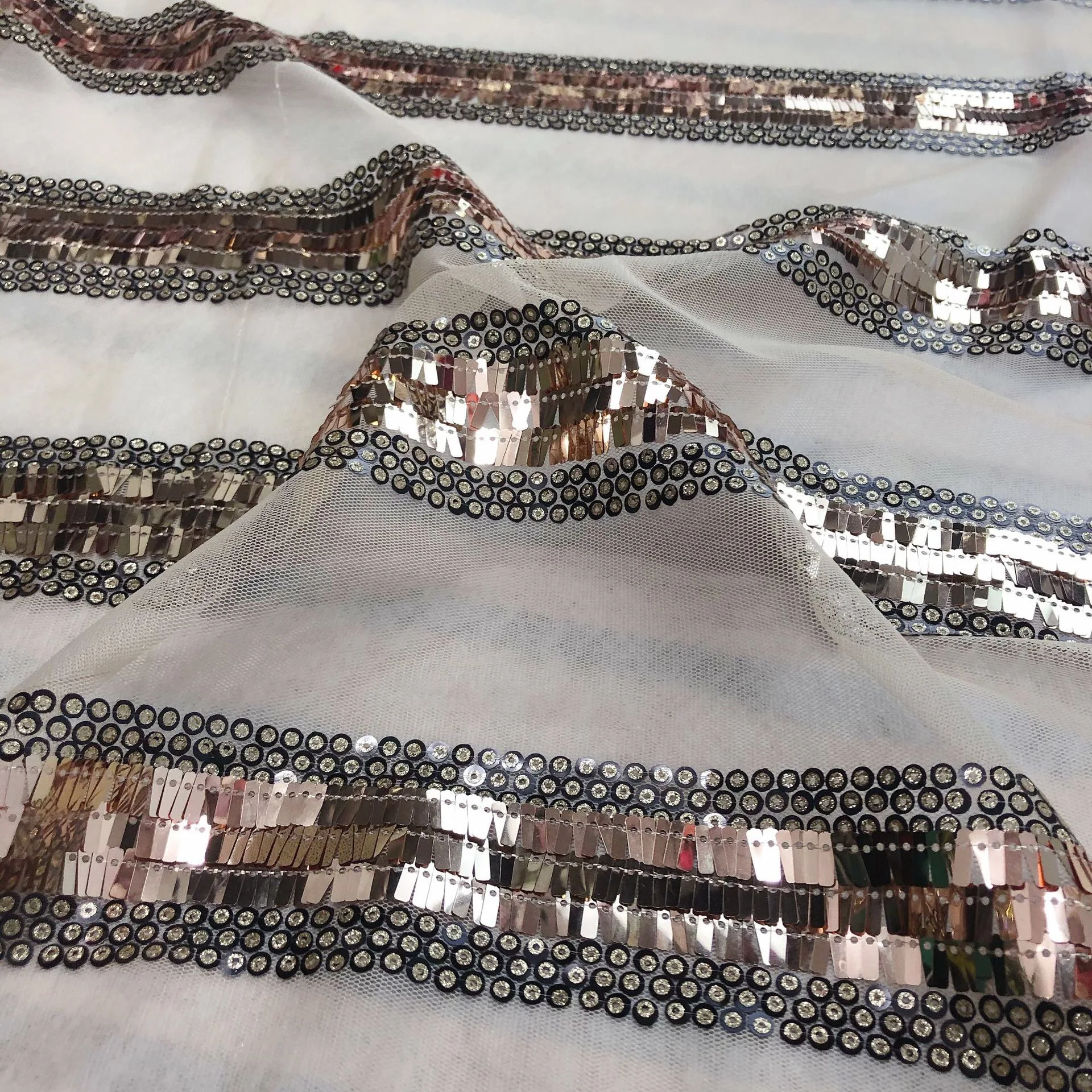 

Regular strip Sequin lace fabric Simple and fashionable dress lace fabric
