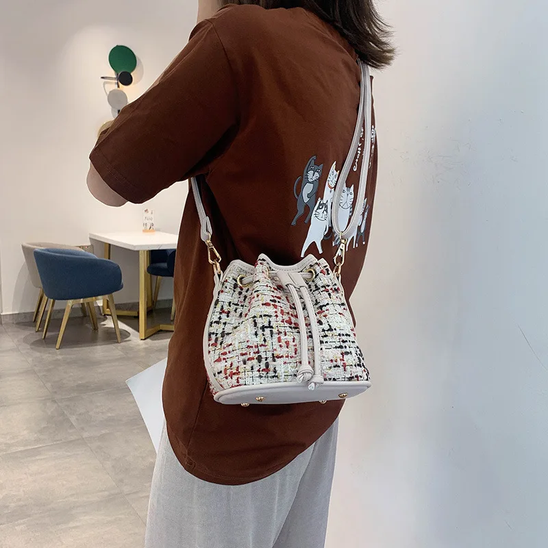 

Summer ladies new 2019 fashion large-capacity shoulder bag color wool slung bucket bag