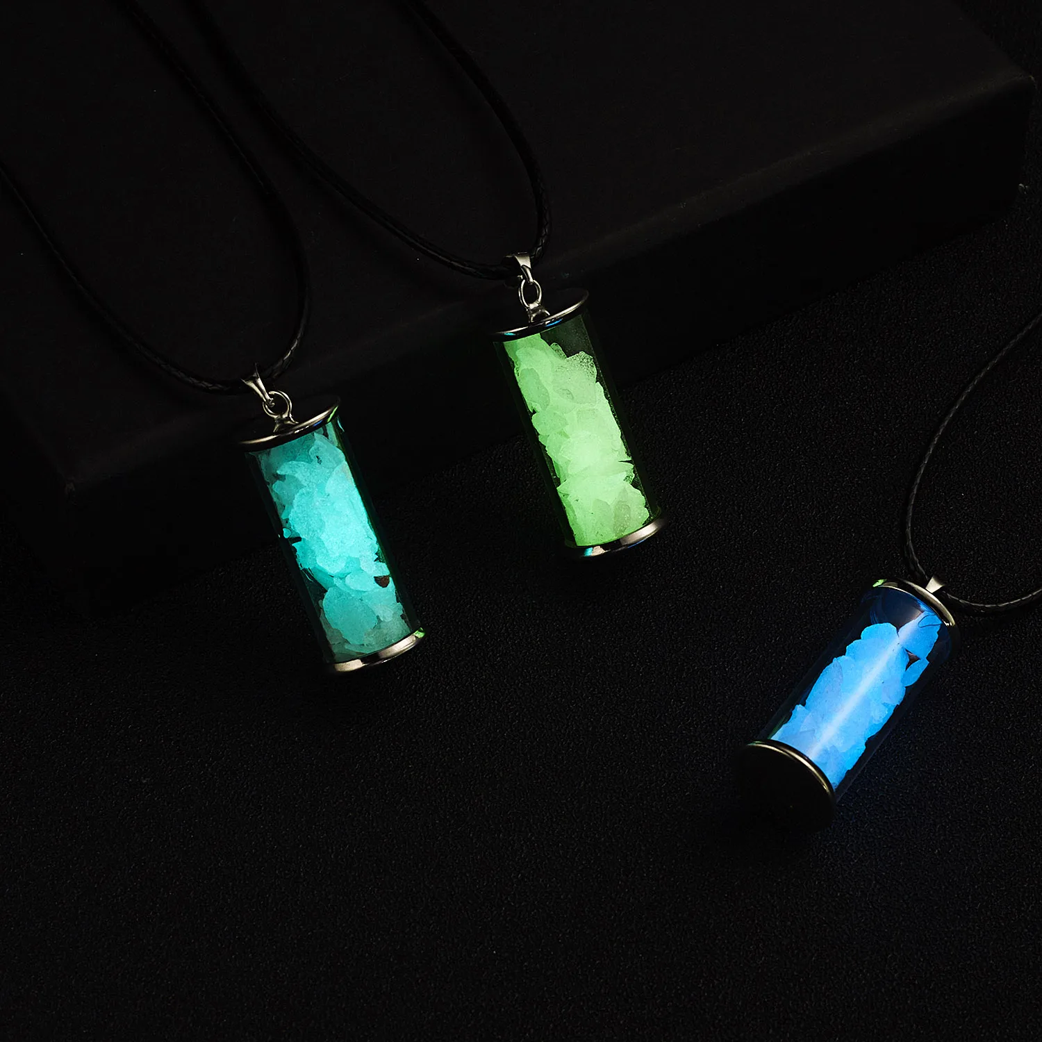 

1PC 3 Colors Fluorescent stone in Glass Drifting Wishing Bottle Pendant Black Leather Chain Necklace Glow in the Dark