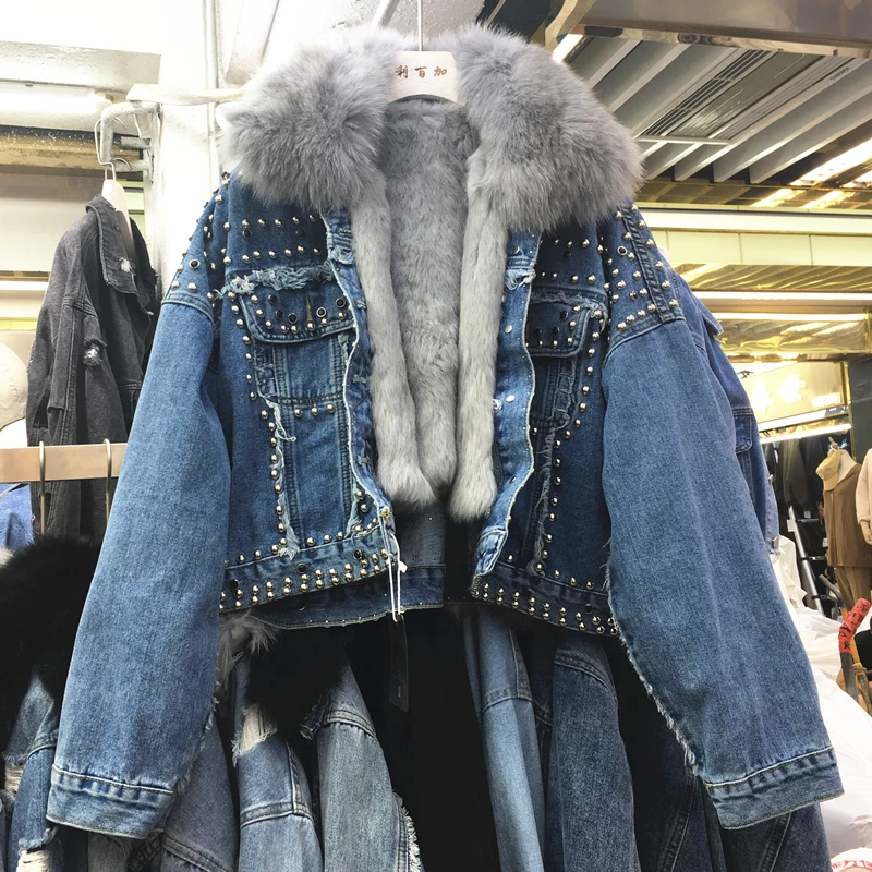 blue with gray fur Укороченная джинсовая куртка из лисьего меха с заклепками, Корейская джинсовая куртка, женские модные куртки, новинка, зимняя плотная Свободная куртка для женщин - Цвет: blue with gray fur