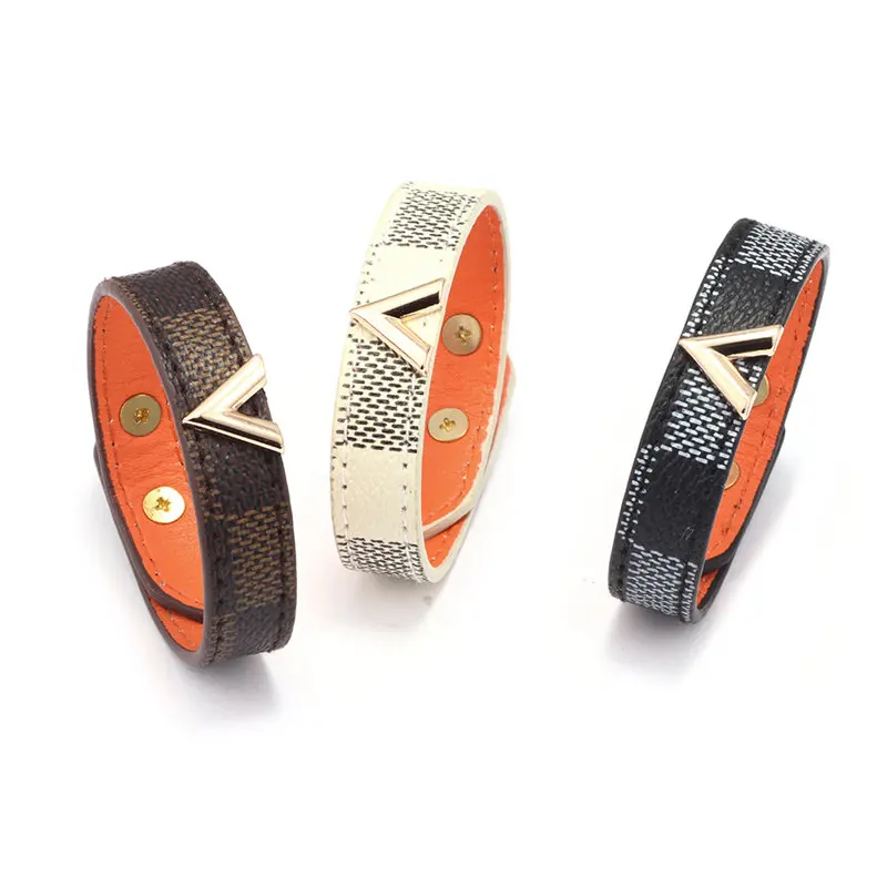 

Brown Checkerboard Pattern Leather Bracelets Gold V-shaped Metal Decoration Leather Hand Catenary Fashion Bracele For Woman Man