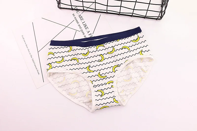 Women Pantie 2021 Women's Cotton Underwear Lovely Fruit Briefs Middle Waist Seamless Comfortable Underpants Fashion Traceless Girl Panties cute underwear