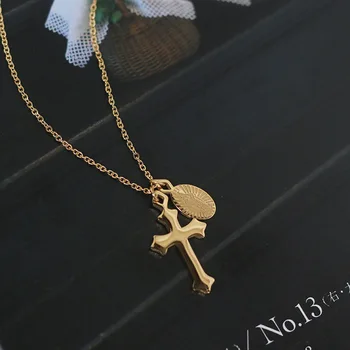 

Europe America western cross pendant oval Notre Dame coin necklace clavicle chain short female titanium steel gold does not fade