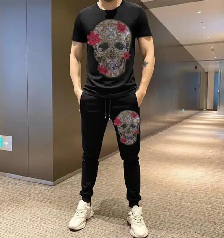 남자 세트 여름 새로운 2 PC 스포츠 정장 라인 석 디자인 Tshirt + 바지 캐주얼 스포츠웨어 피트니스 조깅 남자 Tracksuit