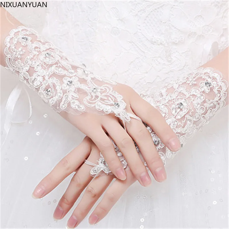 

Women Fingerless Bridal Gloves Elegant Short Paragraph Rhinestone White Lace Glove Wedding Accessories