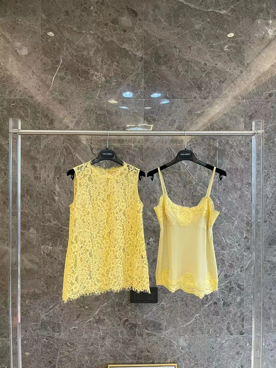 PROD 1005002352419461 Lace vest shirt yellow silk inner inch suspenders
summer 2021 Sicily luxury runway
