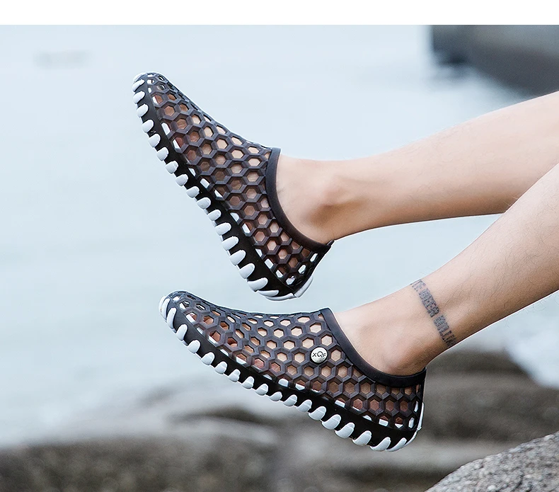 New Summer Fashion Sneakers Men Shoes Outdoor Slippers Fashion Beach Sandals Jelly Breathable Flip Flops Hollow Casual Footwear