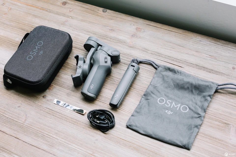 DJI Osmo Mobile 3 Combo 3-осевой Ручной Стабилизатор для смартфонов с интеллектуальными функциями, обеспечивающими стабильный