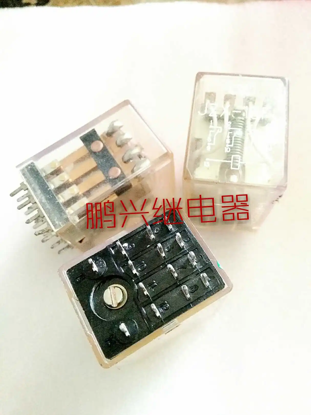 

Free Shipping 10PCS/LOT JZX-18FD 12VDC Intermediate Relay 14 Stitch Gold Plated Contacts