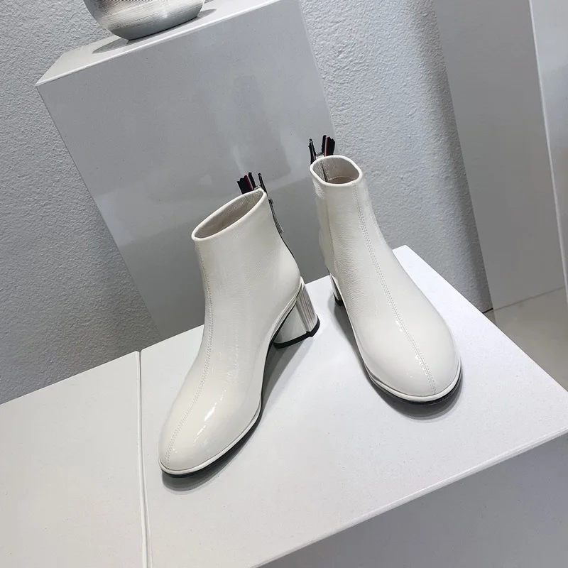 beige ZVQ/фиолетовые кожаные ботильоны модные г. Осенне-зимние Красивые Черные Ботинки martin бежевая Свадебная обувь на среднем каблуке 5,5 см с круглым носком - Цвет: beige