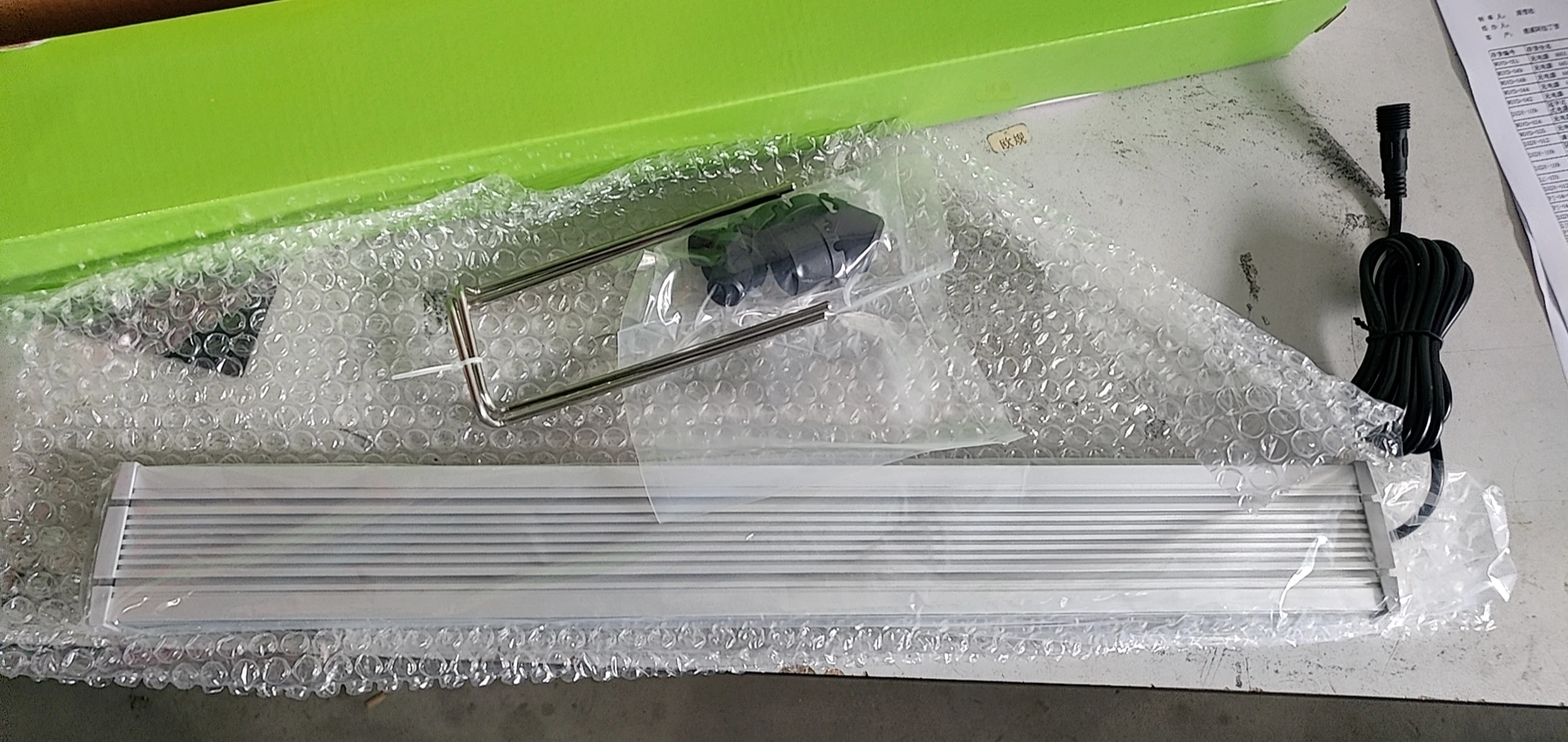 

Chihiros LED System S Series used on Aquariums with and without Cover