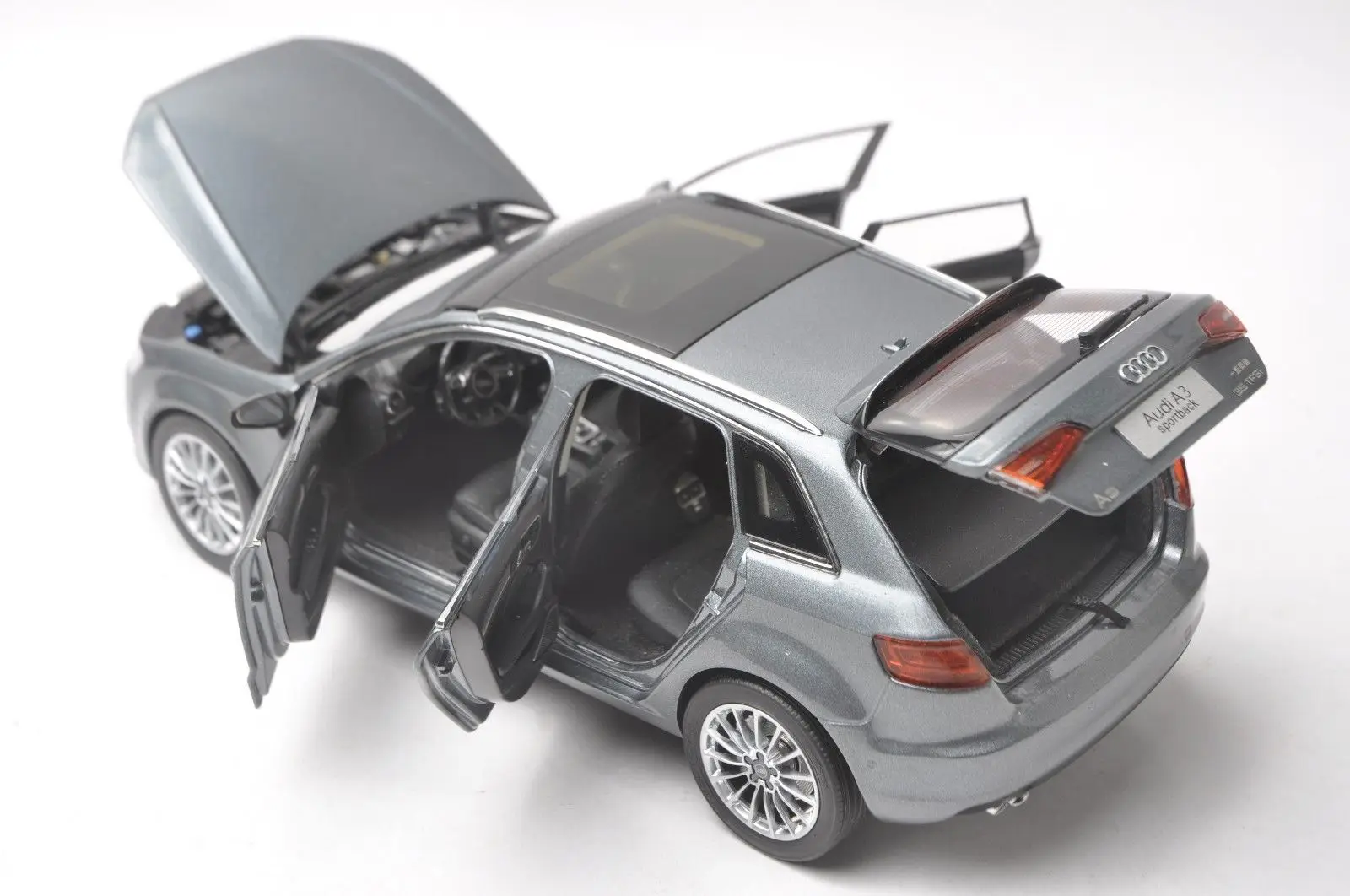Модель литая в масштабе 1:18 для Audi A3 Sportback Grey SUV игрушечный автомобиль из сплава