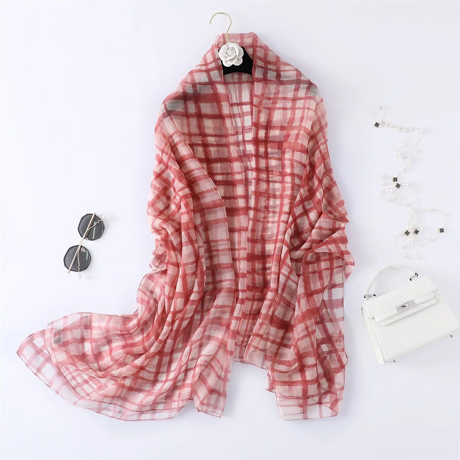 Koop CS2126 Merk Vrouwelijke Sjaal Zomer Zijden Sjaal Vrouwelijke Shawl Soft Designer Strand Zakdoek
