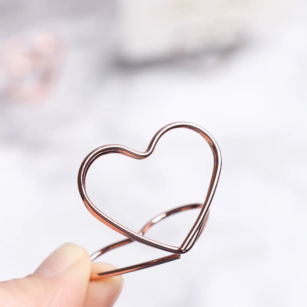 Card display stand 1PC Romantic Rose Gold Photos Clips Heart Shape Metal Wedding Place Card Holder Table Numbers Holder Paper Clamp Desktop Decor