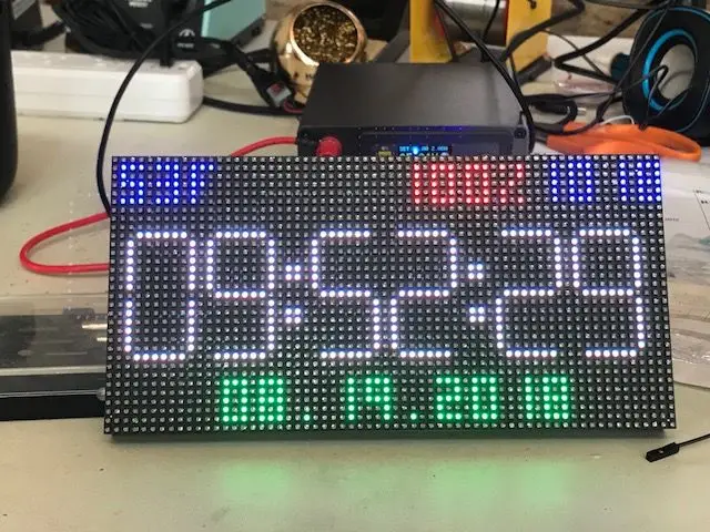 Крытый полноцветный P2.5 светодиодный модуль дисплея 160x80 мм 64*32 пикселей SMD 3 в 1 RGB