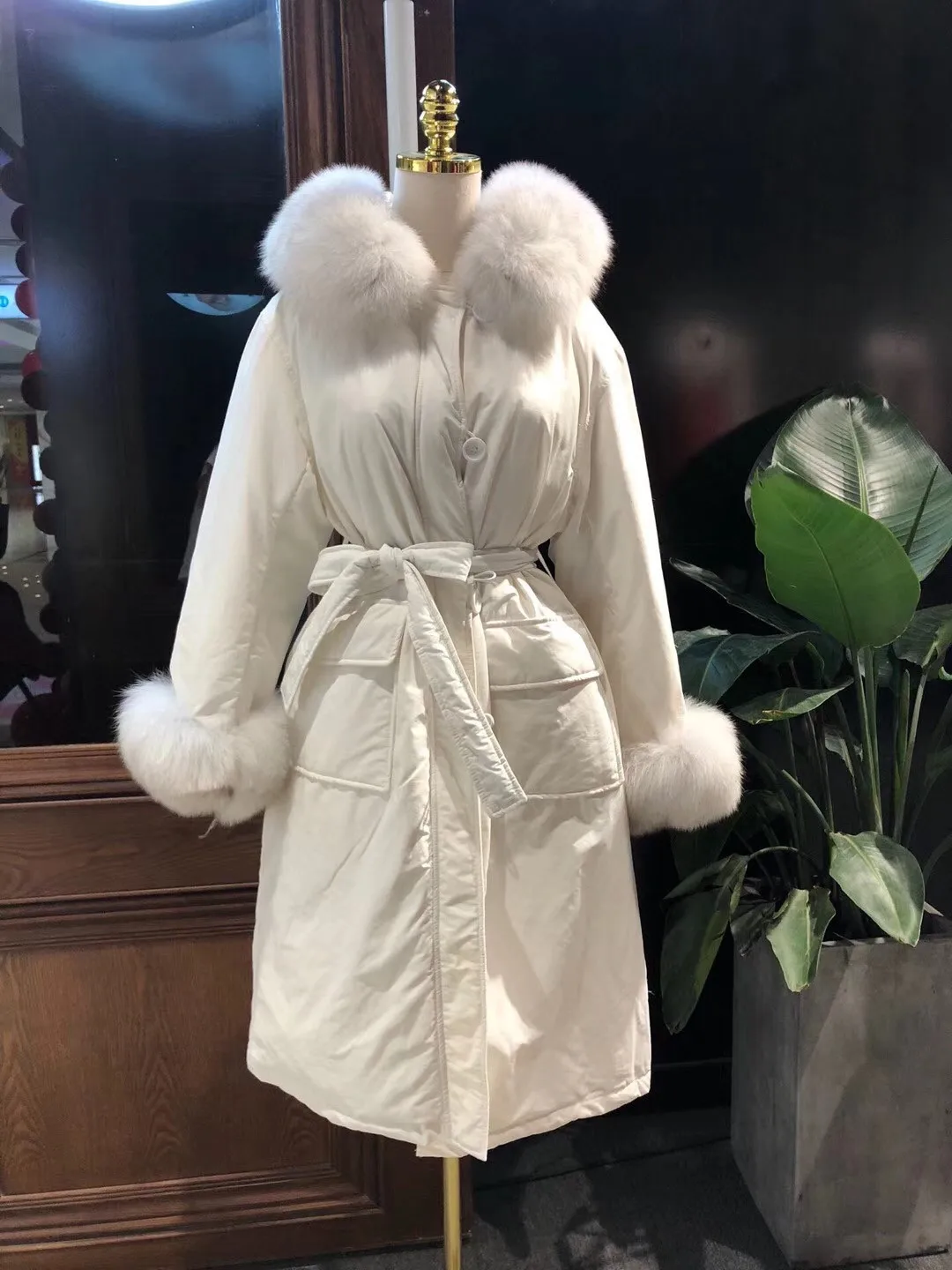 2019 Long Lady Overcoat Fox Fur Collar Outwear Thick White Duck Fur Cuff Parka Women Multi Color Down Jacket Winter Fur Puffer