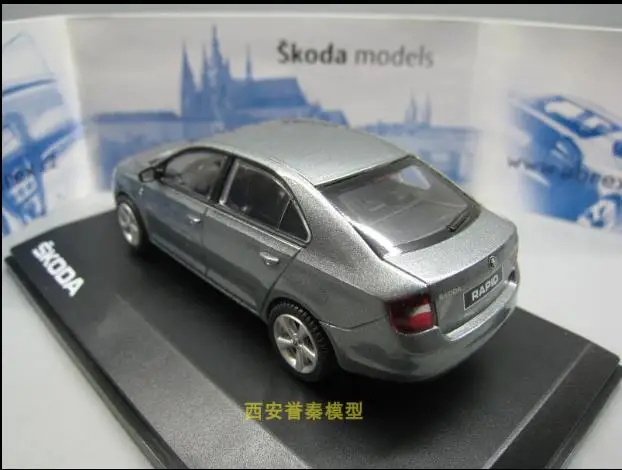 Модель автомобиля SKODA RAPLD высокой имитации 1:43 из сплава раздвижные детские