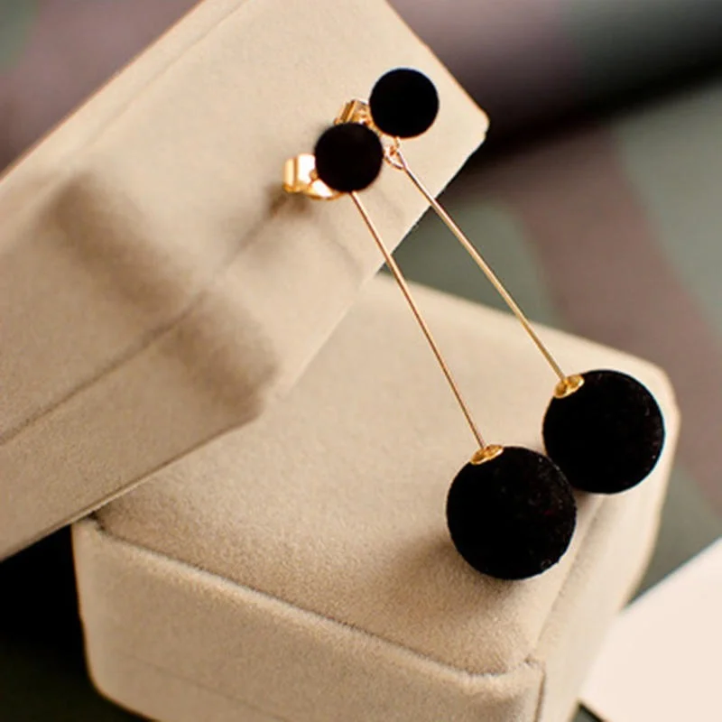 1 Pair Women Fashion Dangle Earring White Pompom