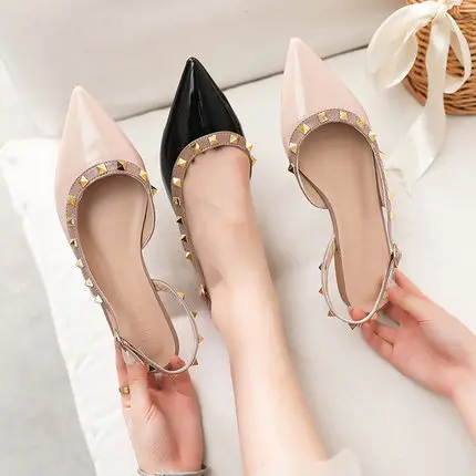 

2020 new female flat rivet sexy wild patent leather pointed fashion comfortable women's shoes tide