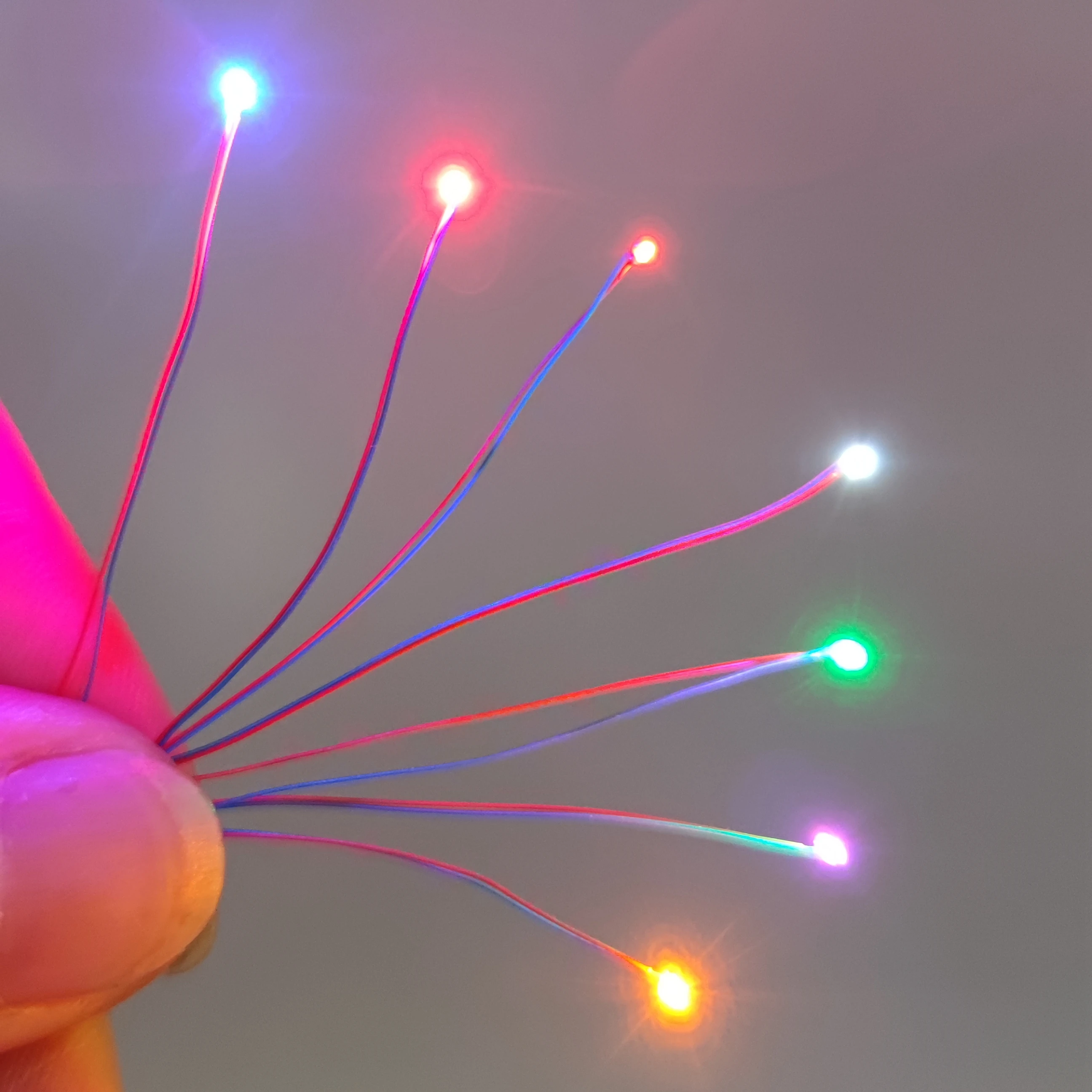 5pcs Pre-wired #0402 Smd Leds,with free Cr2032 3V button battery box,30cm Connection Wires hobby Model Kit for Gundam Lighting