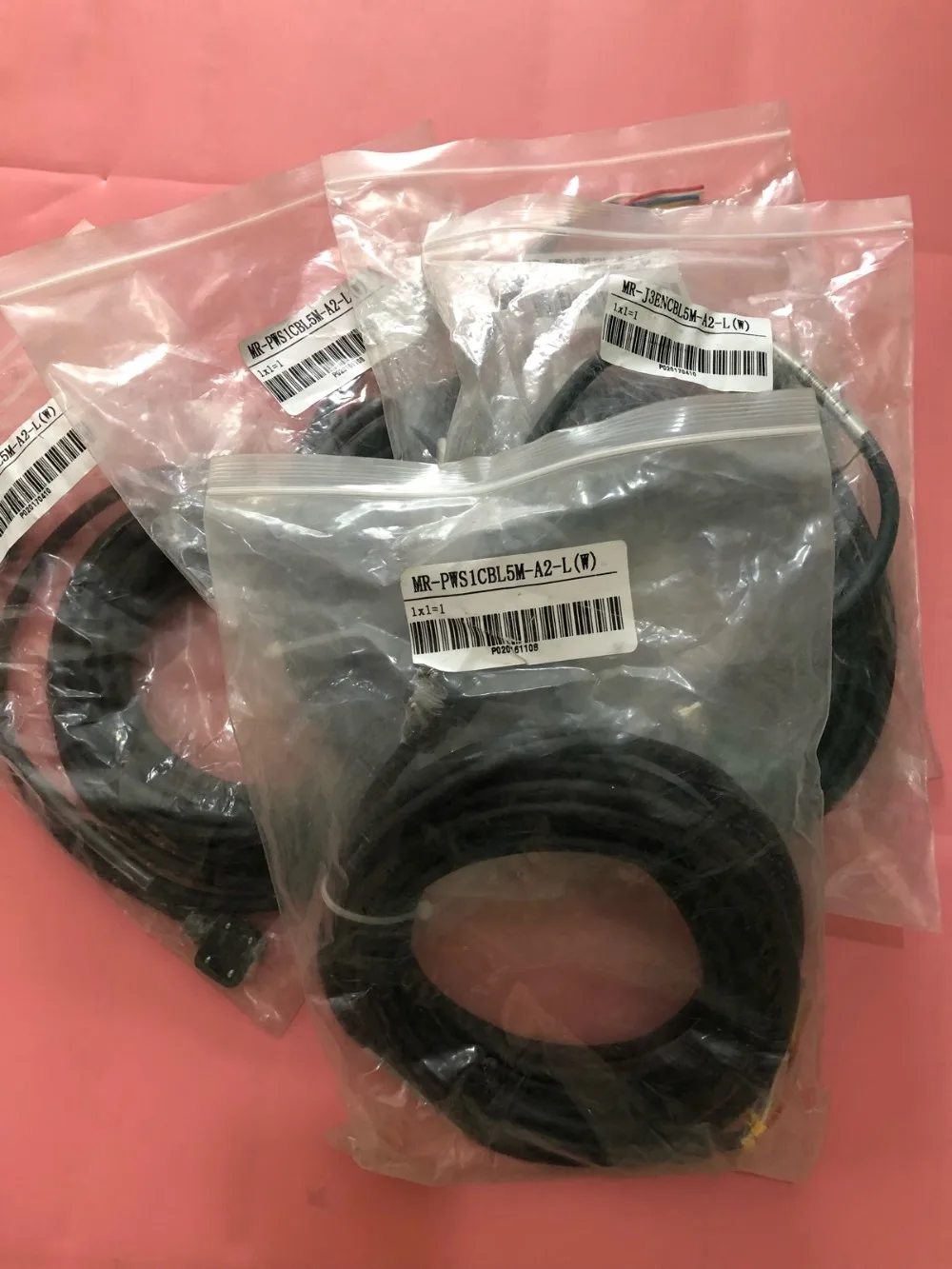 MR-PWS1CBL5M-A2-L Новый и оригинальный кабель без коробки, есть пластиковый пакет