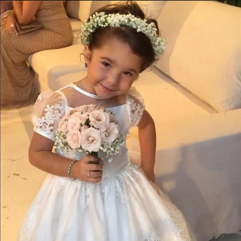 2019-lovely-poet-short-sleeve-flower-girl-dresses-princess-a-line-crew-neck-sheer-back-appliques-kids-formal-pagenat-gowns-with-bow-sash (3)_副本