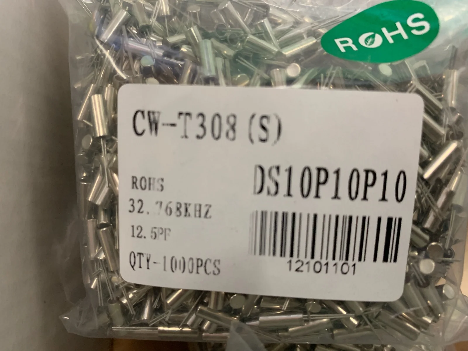 50PCS 32768 32.768K cylindrical passive crystal crystal oscillator quartz resonator 10PPM 3 * 8mm 32.768K quartz quickly snapped