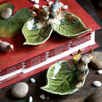 

Single Leaf Bird Key Plate Creative Home Decoration Ashtray Soap Box ceramic ornaments Home Decor Color storage plates figurines