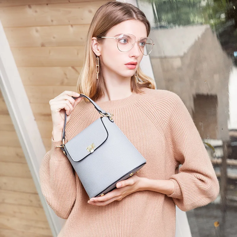 

Fashion leather pure color handbag, simple single shoulder slant back lady bucket bag