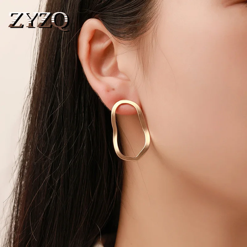 

ZYZQ High Quality Irregular Stud Earrings Classic Circle Design Gold/Silver/Black Color Available Girls Favorite Accessories