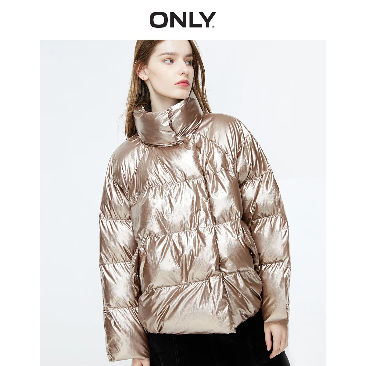 Только зимнее женское короткое свободное приталенное металлическое глянцевое хлопковое пальто | 119422511